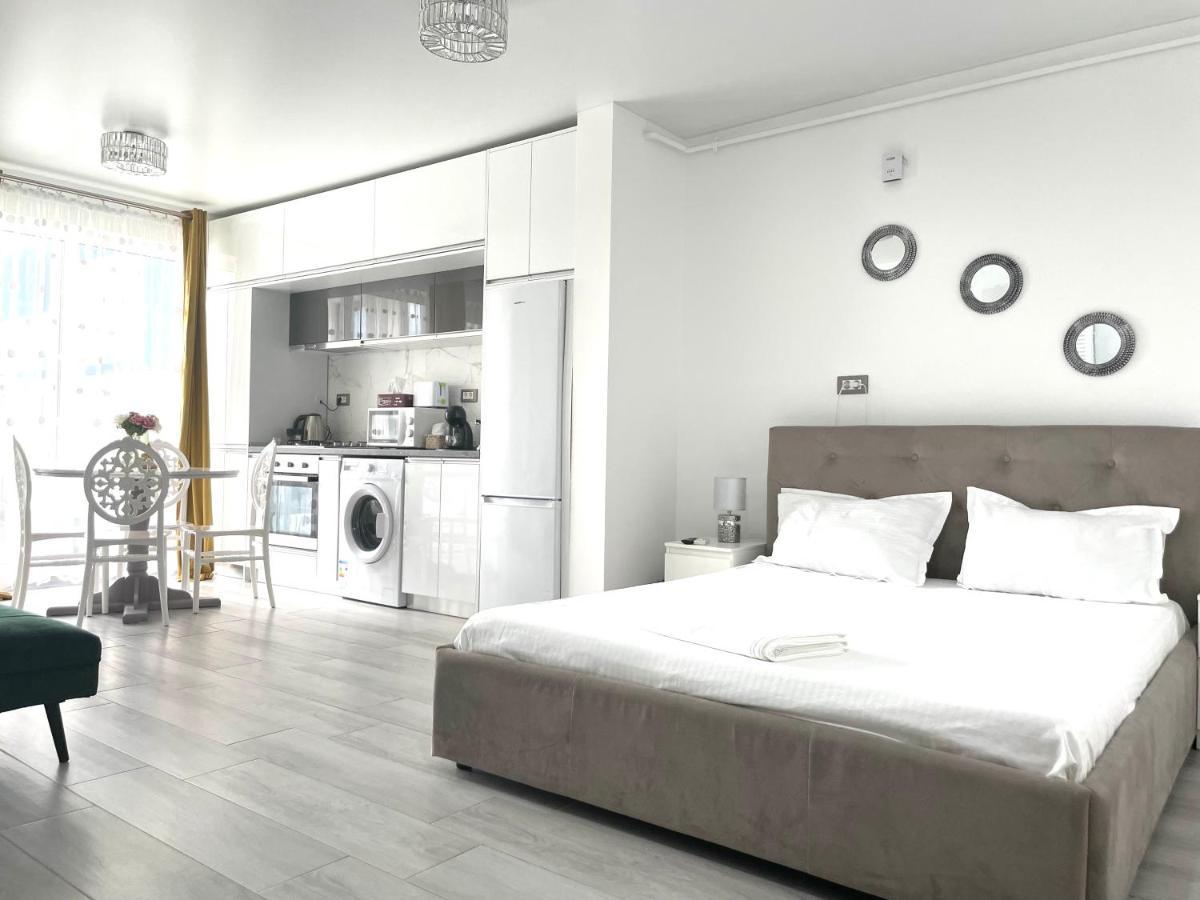 Ferienwohnung Dominic 2 Beds 1 Sofa Parking Pool Apartament By Alezzi Nord10 Năvodari Exterior foto