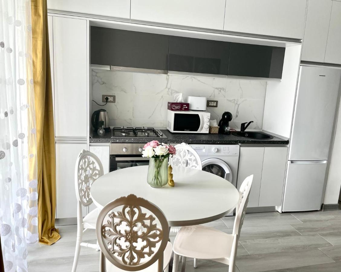Ferienwohnung Dominic 2 Beds 1 Sofa Parking Pool Apartament By Alezzi Nord10 Năvodari Exterior foto